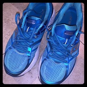 Saucony sneakers slight wear but great shape